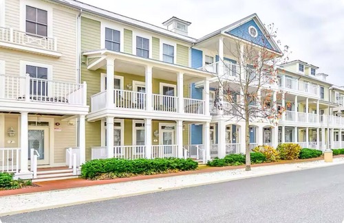 Sunset Island Casa | The Harbor House-Bayside-Pool-2 Blocks from Beach
