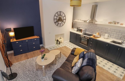 Church Minshull Cabaña | THE HARE, romantic, luxury holiday cottage in Worleston
