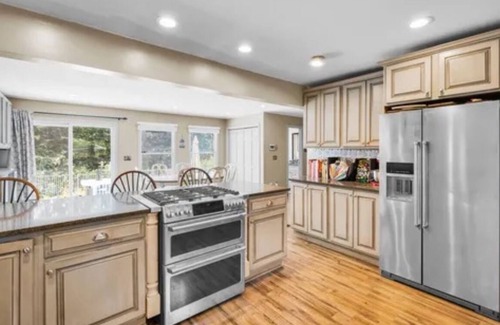 Norwichtown Casa | The Harvard Retreat – Pool, Sauna, Fireplaces & Family Comfort