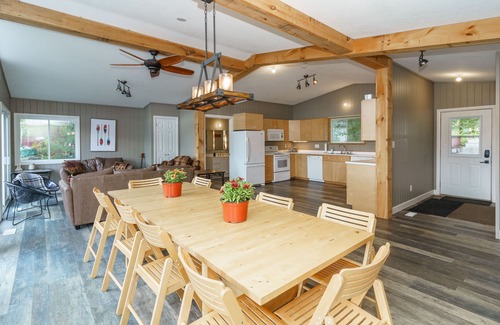 Utterson Cabaña | The Hatch - your family lakehouse retreat in Muskoka w/ Sauna & Hot Tub