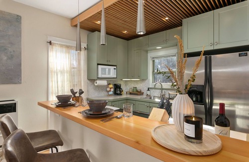 Martinez Park Casa | The Hattie House in Old Town – Walk Everywhere!