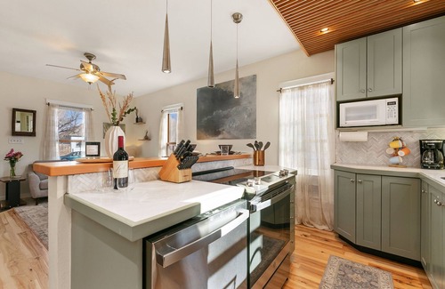 Martinez Park Casa | The Hattie House in Old Town – Walk Everywhere!