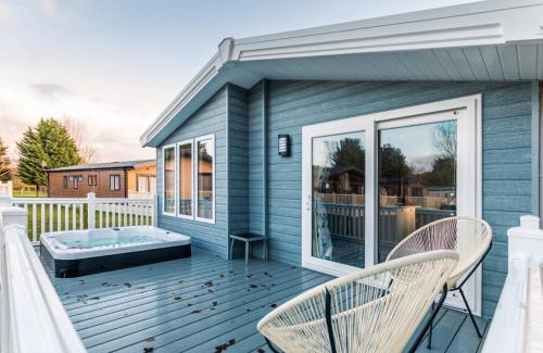 Allerthorpe Cabina | The Haven Lodge with Hot Tub