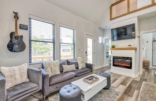 Waynesville Casa | The Haven @ Water 65 - Tiny Home walk to Downtown