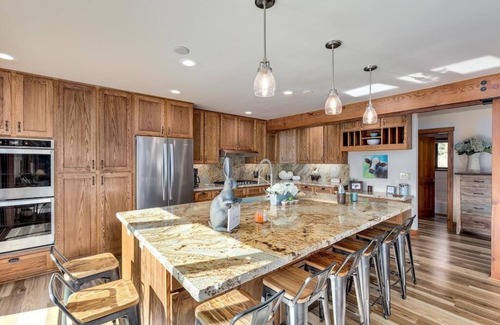 Markleeville Cabina | THE HAWK'S NEST RETREAT - A Stunning Family and Corporate Retreat