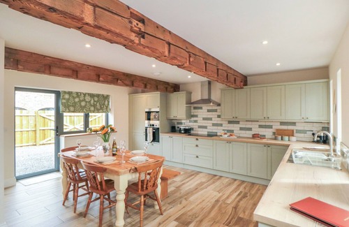 Holme Cabaña | THE HAY BARN, pet friendly, with hot tub in Thirsk
