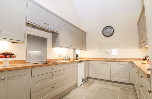 Alstonfield Cabaña | THE HAYBARN, family friendly, character holiday cottage in Hartington