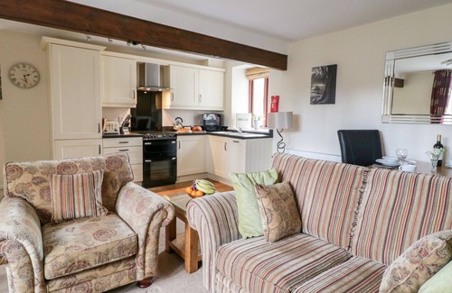 Malham Cabaña | THE HAYLOFT AT TENNANT BARN, character holiday cottage in Malham
