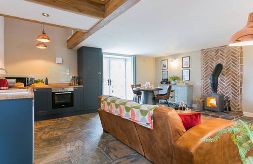 Bryngwran Cabaña | The Hayloft - boutique retreat for 2 with hot tub