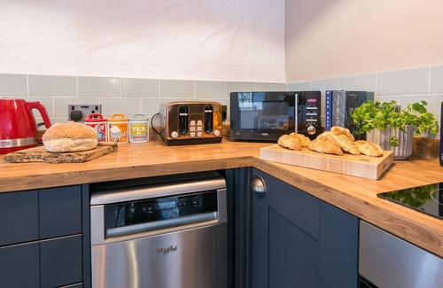 Bryngwran Cabaña | The Hayloft - boutique retreat for 2 with hot tub