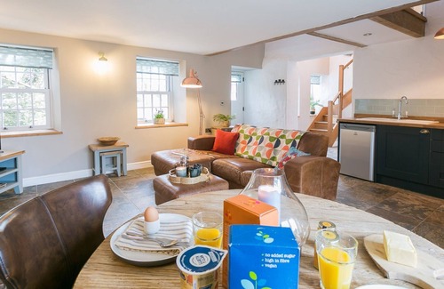 Bryngwran Cabaña | The Hayloft - boutique retreat for 2 with hot tub