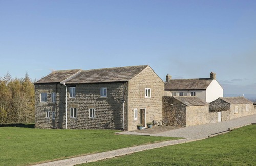 East Witton Cabaña | THE HAYLOFT, pet friendly, character holiday cottage in Masham