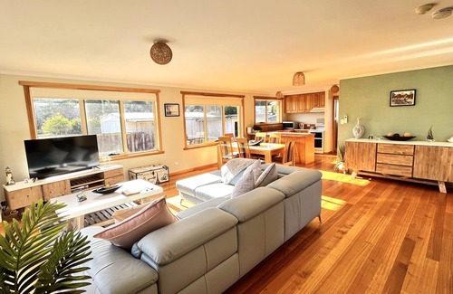 Coles Bay Casa | The Hazards Beach Escape - In the heart of Coles Bay.