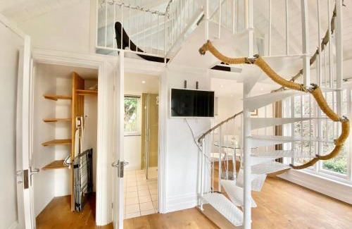 Stroud Casa | The Hazeling Hideaway