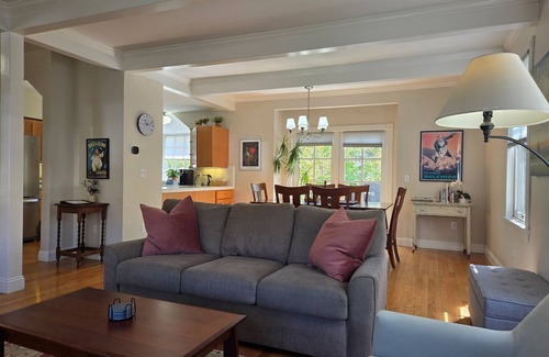 Sonoma Casa | The Heart of Sonoma Plaza: Stylish 1877 Victorian