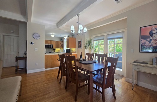 Sonoma Casa | The Heart of Sonoma Plaza: Stylish 1877 Victorian