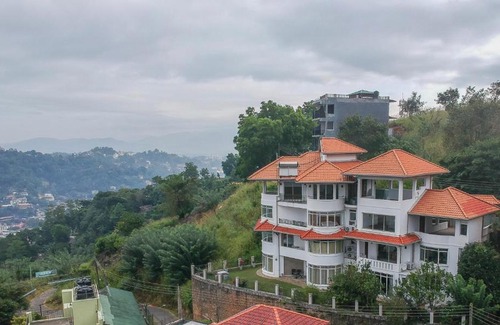 Kandy Hotel | The Heaven's Villa Kandy