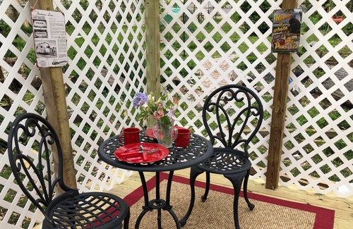 Northeast Kansas City Casa | The Hedy Lamarr Airstream - Glamping in the City!
