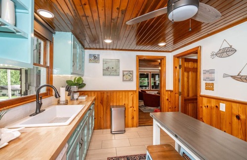 Loveland Cabina | The Heist, A River Retreat