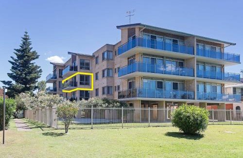 Nelson Bay Apartamento | The Helm 8 hear the waves from Shoal Bay Beach