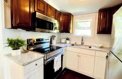 East 1st Street Casa | The Hemingway Cottage