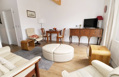 Thornton-Cleveleys Cabaña | THE HEN HOUSE, pet friendly, with a garden in Thornton, Lancashire