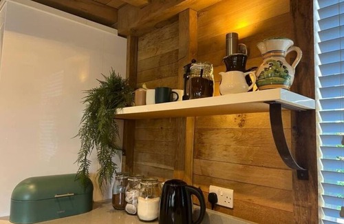 Ware Casa | The Hen House: Beautiful green oak country barn