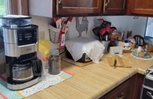 Indianola Casa | The Hen House Country Living with Farm Life Appeal Indianola, IA