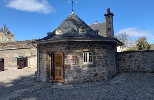 Scaniport Casa | The Hen House