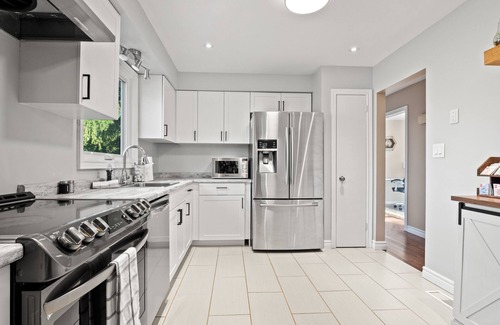 St. Catharines Casa | | The Henley House | 8 Guests | Port Dalhousie |