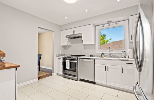 St. Catharines Casa | | The Henley House | 8 Guests | Port Dalhousie |