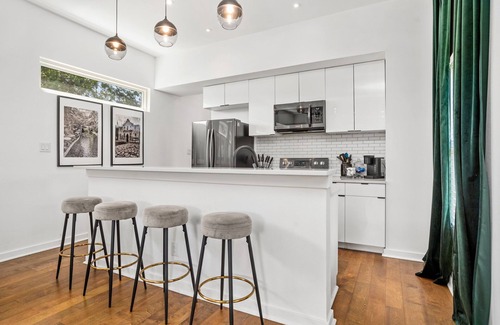 Eastside Promise Neighborhood Cabina | The Heritage Haus - Modern Cabin In Downtown San Antonio