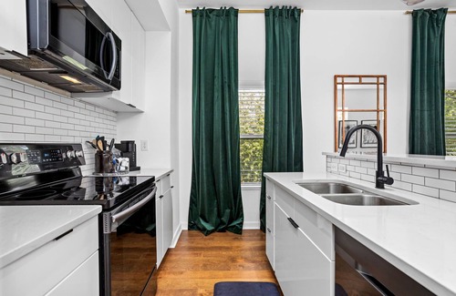 Eastside Promise Neighborhood Cabina | The Heritage Haus - Modern Cabin In Downtown San Antonio