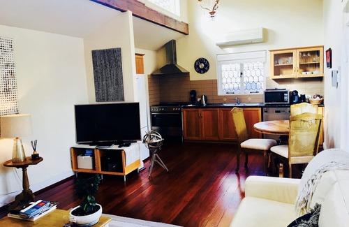 Fremantle Casa | The Heritage Luxe Coach House, Fremantle