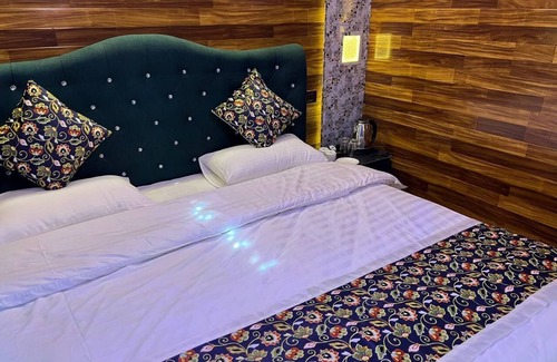Dal Lake Hotel | The Heritage Safina Group Of Houseboats