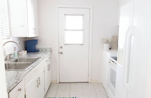 Stuart Casa | The Hibiscus Haven~ centrally located near hospital/ downtown Stuart