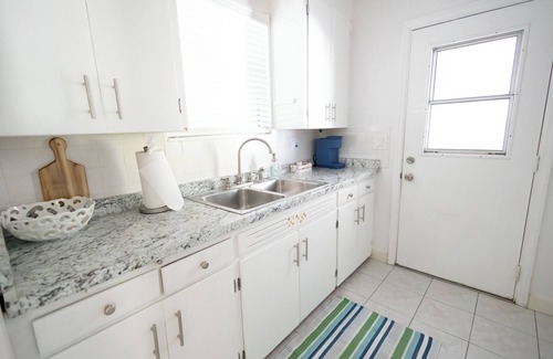 Stuart Casa | The Hibiscus Haven~ centrally located near hospital/ downtown Stuart
