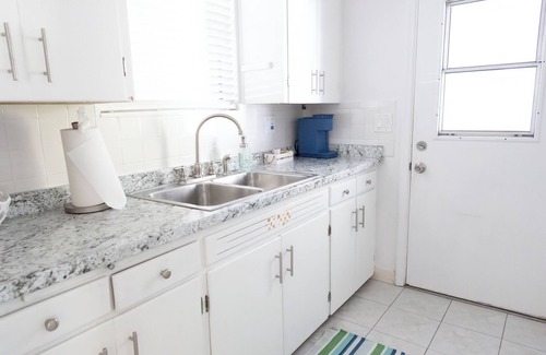 Stuart Casa | The Hibiscus Haven~ centrally located near hospital/ downtown Stuart