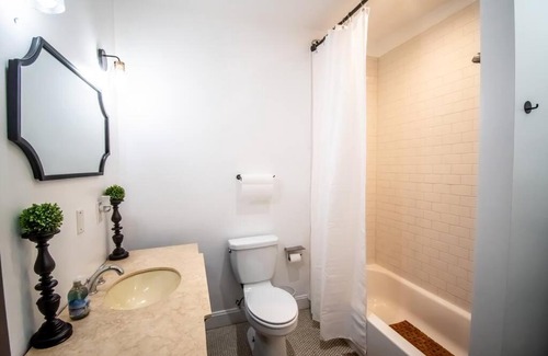 Downtown Baltimore Casa | The Hidden Paradise Home Studio, Downtown City Views, Productions, Families & Large Groups