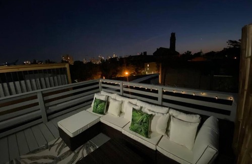 Downtown Baltimore Casa | The Hidden Paradise Home Studio, Downtown City Views, Productions, Families & Large Groups
