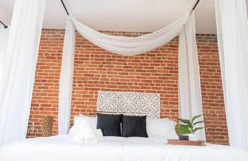 Downtown Baltimore Casa | The Hidden Paradise Home Studio, Downtown City Views, Productions, Families & Large Groups