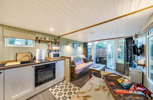 Newton-on-Rawcliffe Casa | The Hide - Cosy Cabin with hot tub