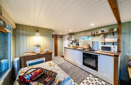 Newton-on-Rawcliffe Casa | The Hide - Cosy Cabin with hot tub
