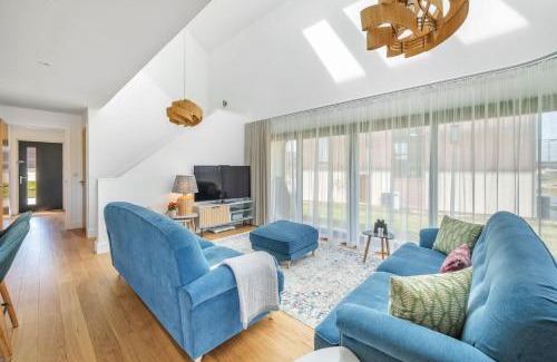 Holworth Casa | The Hide