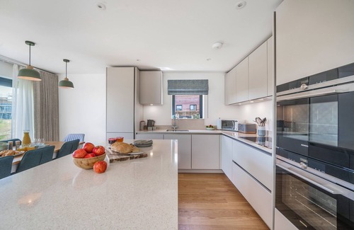 Holworth Cabaña | The Hide sleeps 8 guests in 4 bedrooms