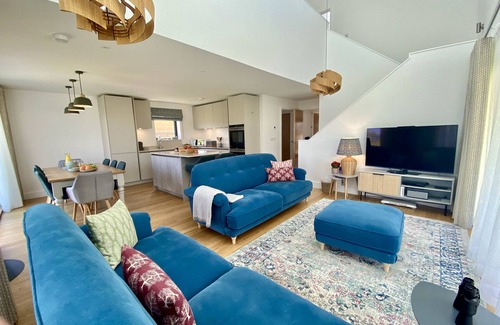 Holworth Cabaña | The Hide sleeps 8 guests in 4 bedrooms
