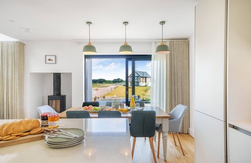 Holworth Cabaña | The Hide sleeps 8 guests in 4 bedrooms