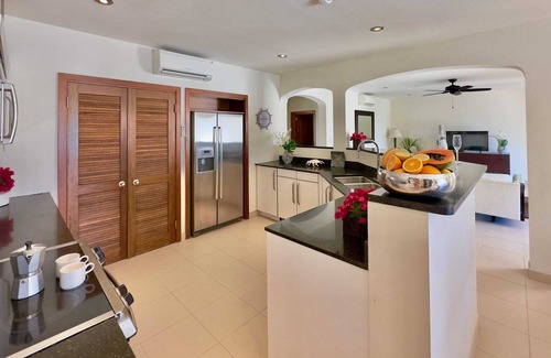 Freetown Casa | The Hideaway 3 Bedroom Townhouse Pool