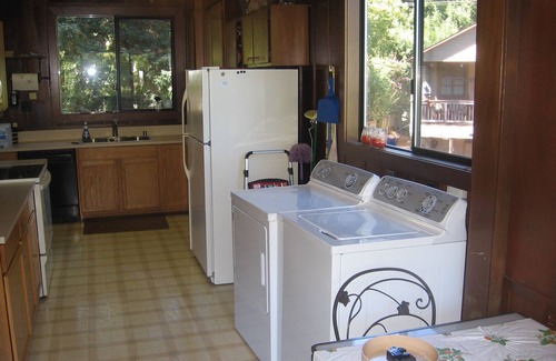 Guerneville Cabina | The Hideaway: 4 Hab Russian River Cabin frente en Guerneville w / dock