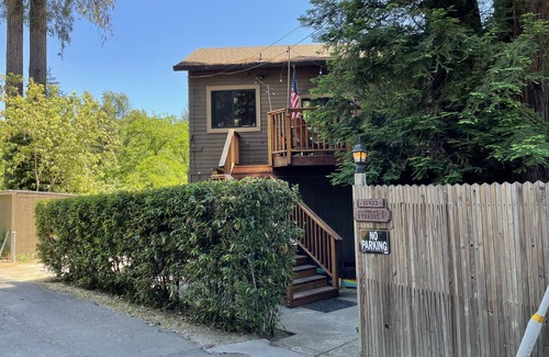 Guerneville Cabina | The Hideaway: 4 Hab Russian River Cabin frente en Guerneville w / dock